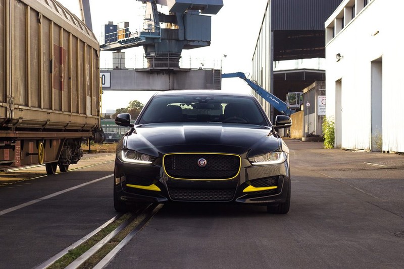 Jaguar XE S dam “chat” the thao voi ban do Arden AJ 24-Hinh-9